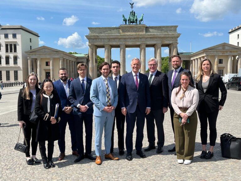 Bundespräsident a.D. Wulff trifft Delegation aus Kanada
